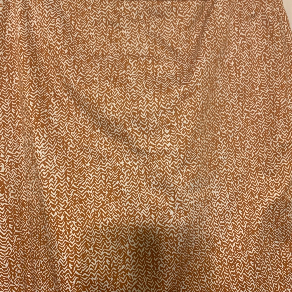 Valerie Bertinelli Tan and White A-Line Skirt
